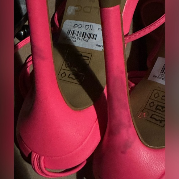 Aldo - hot pink stilettos - Picture 5 of 5